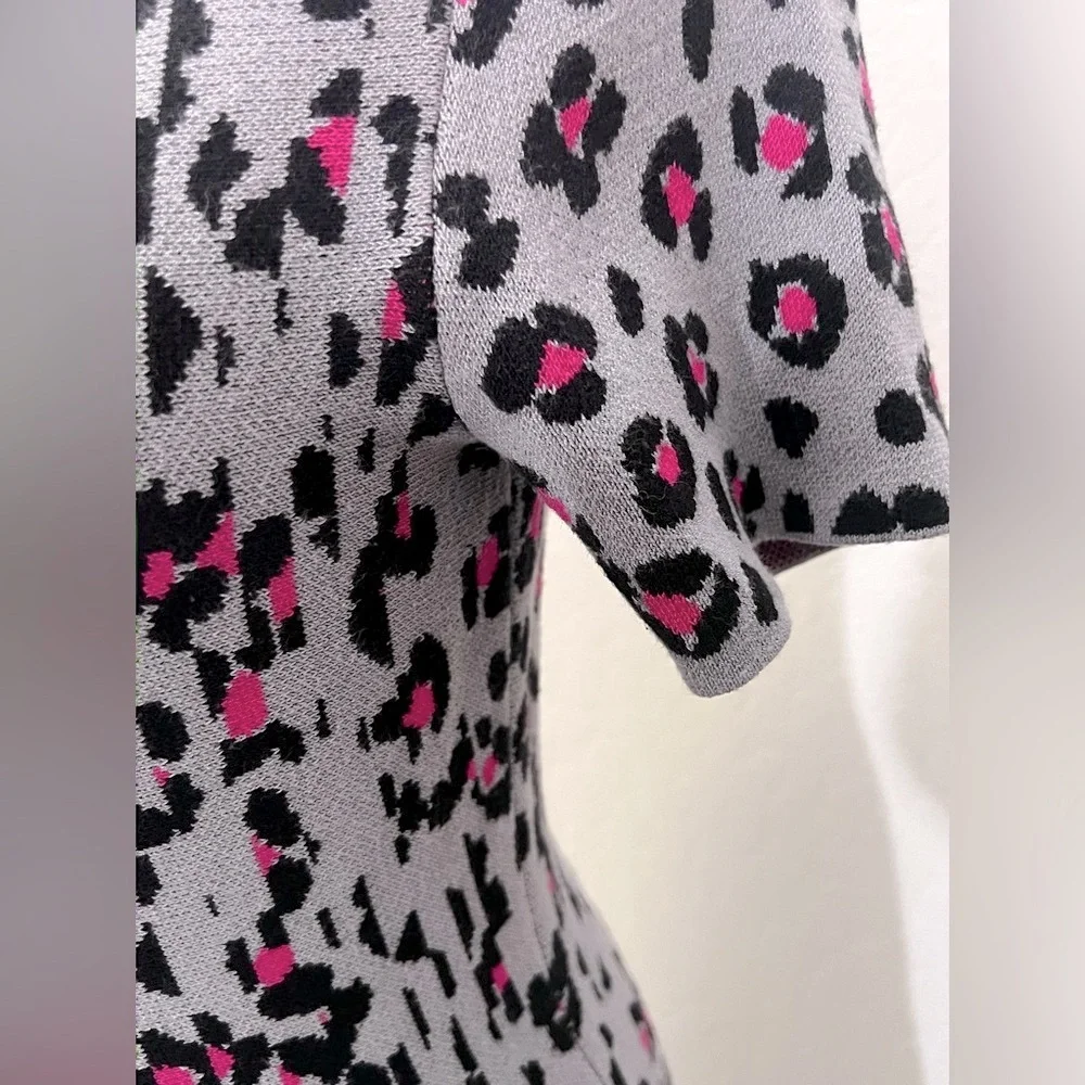 Kate Spade Cyber Leopard & Cheetah Print short sleeve Sweater Dress Medium Gray
